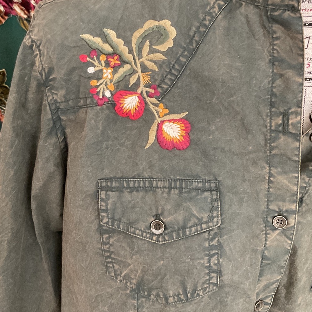 Nostalgia Green Button Down Shirt with Floral Embroidery - Picture 6 of 7
